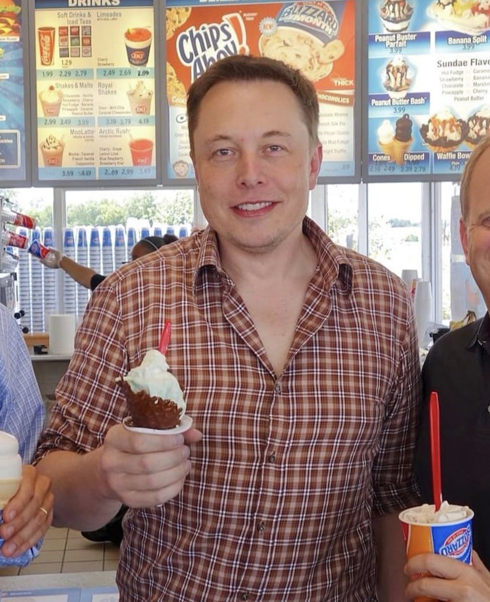 astro_greek's tweet image. Elon's favorite ice cream is chocolate chip cookie dough with Oreo 🍨