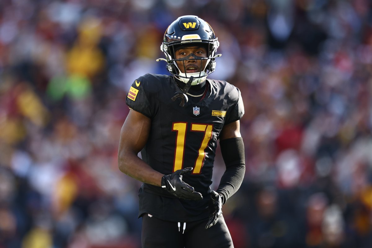 NFLonFOX's tweet image. Terry McLaurin, who's seeking a new contract with the #Commanders, did not report to training camp today, per multiple reports.
