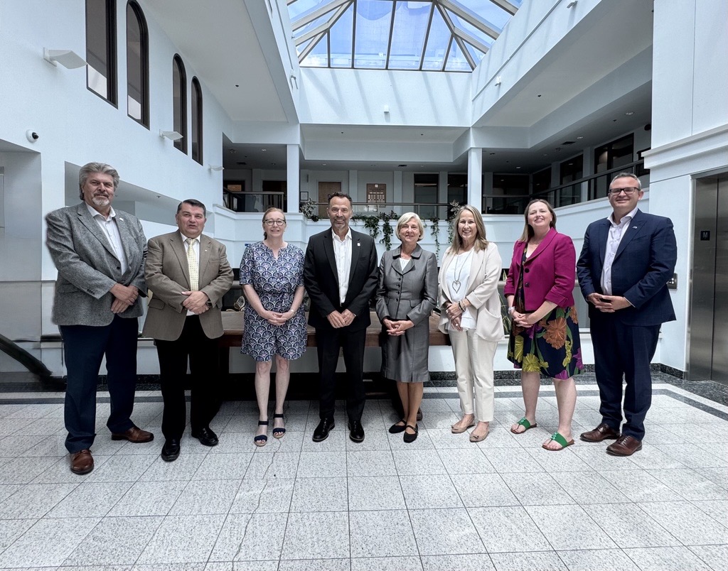 East Gwillimbury’s CAO, Mark Valcic, has been recognized by the Canadian Association of Municipal Administrators (CAMA) as a part of their Long Service Recognition Awards Program. They recognize CAO Mark Valcic for fifteen years of service in municipal government management