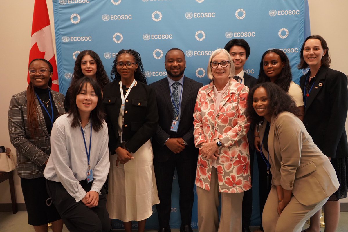 PattyHajdu's tweet image. Young voices aren’t just being heard at the UN, they are leading the conversations.
Great meeting the Canadian Youth Delegation.
//
Les jeunes ne font pas qu’être entendus à l’ONU, ils mènent la conversation.
Ravie d’avoir rencontré la délégation Jeunesse du Canada.