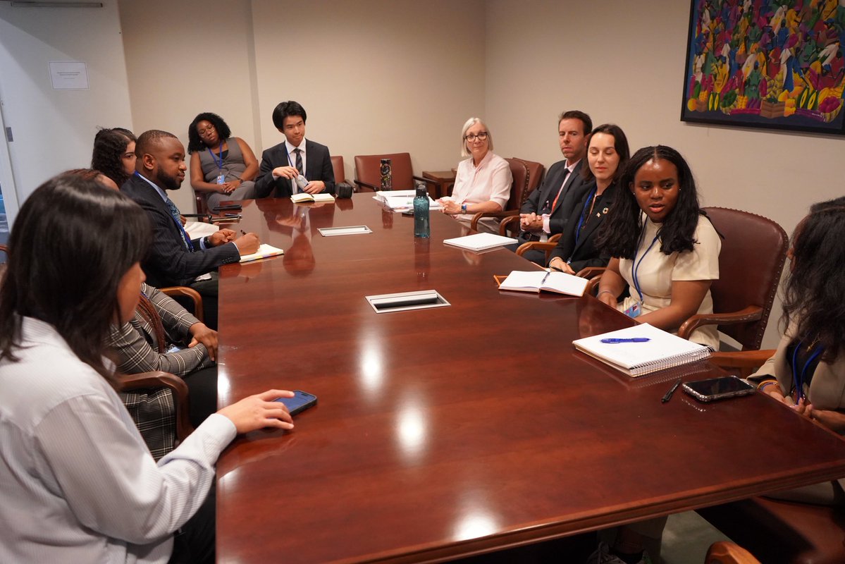 PattyHajdu's tweet image. Young voices aren’t just being heard at the UN, they are leading the conversations.
Great meeting the Canadian Youth Delegation.
//
Les jeunes ne font pas qu’être entendus à l’ONU, ils mènent la conversation.
Ravie d’avoir rencontré la délégation Jeunesse du Canada.