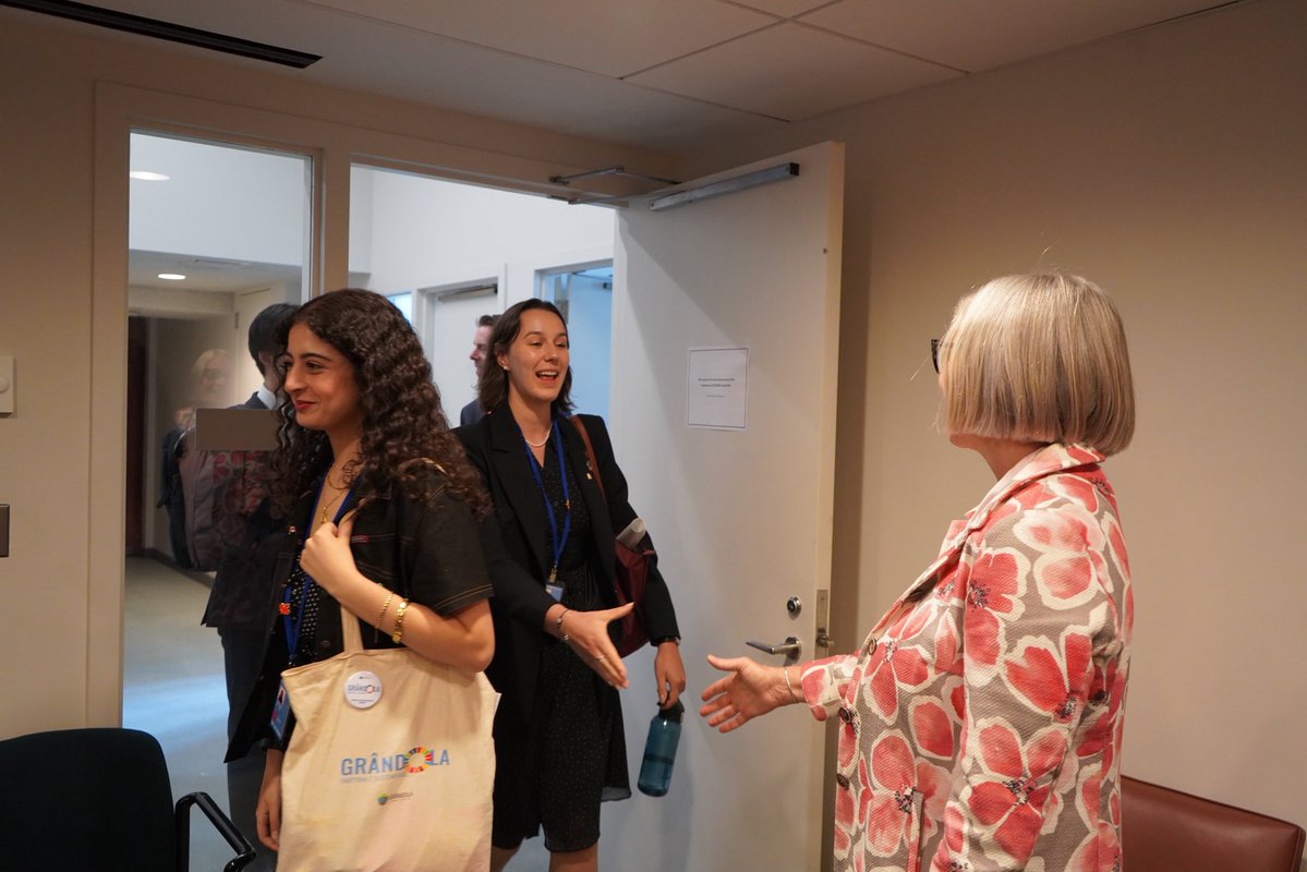 PattyHajdu's tweet image. Young voices aren’t just being heard at the UN, they are leading the conversations.
Great meeting the Canadian Youth Delegation.
//
Les jeunes ne font pas qu’être entendus à l’ONU, ils mènent la conversation.
Ravie d’avoir rencontré la délégation Jeunesse du Canada.