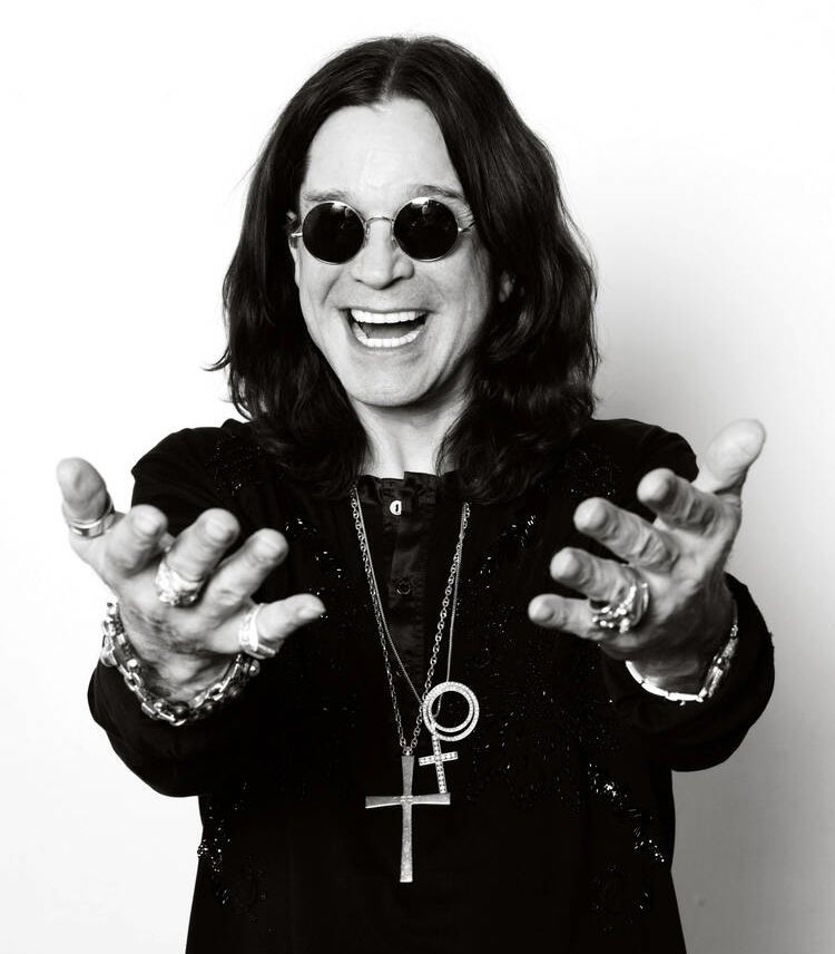 Ulasrebel's tweet image. 30+yıl önce Nostalji’de çalıyoruz. Revolver’in ilk zamanları ve bizim ilk Sabbath parçamız…Paranoid! Sonra Iron man!
2000’lerde Extreme’de yine Revolver’le belkide Kıbrıs tarihinin en kalabalık heavy metal konserlerinden birisinde açılış parcamız Mr.Crowley!
Ondan yıllar sonra…