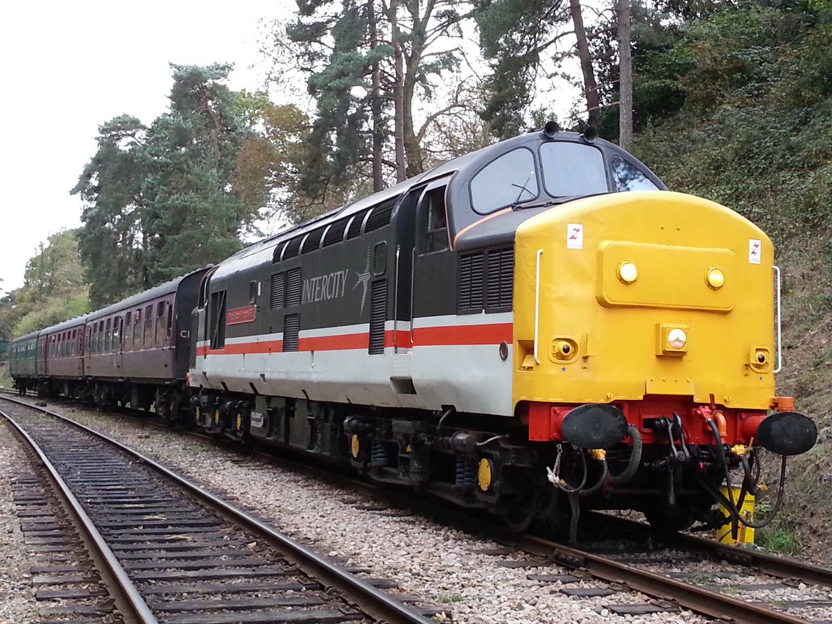 Former resident returns (almost)

37254 is booked to be working 3Q41 22:25 Hither Green to Hither Green overnight tonight.  It's booked past Eridge at about 00:42 &amp; 01:48 (it's quite likely to run earlier)

Follow it at realtimetrains.co.uk/service/gb-nr:…