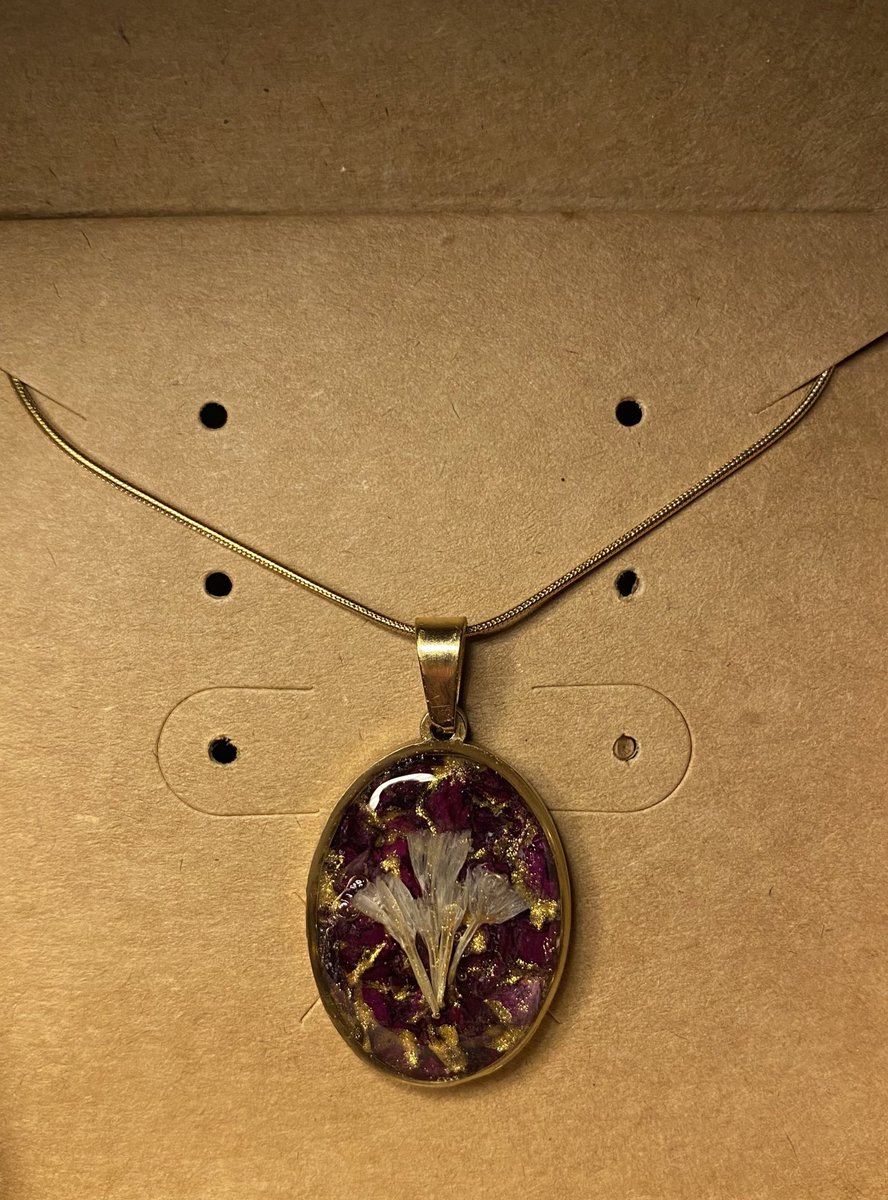 mahasenh_'s tweet image. One of my customers sent me this flower bouquet and asked me to make a necklace out of it