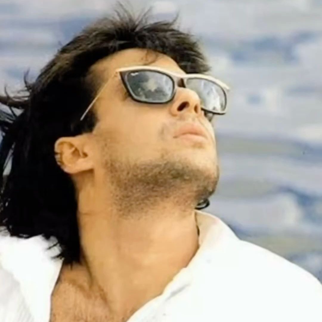 testcap269's tweet image. Salman Khan’s old pictures are pure vintage charm a timeless reminder of Bollywood’s golden era.