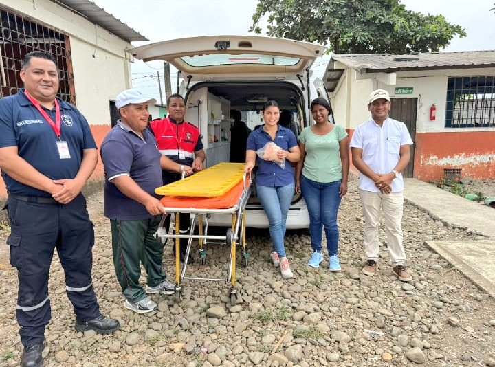 📍Mata de Cacao. 

📌👨‍🚒 Ejecutamos una capacitación en primeros auxilios básicos, dirigida a aproximadamente 300 estudiantes de la Escuela Rosa Chávez Sellan.

#BomberosBabahoyo
