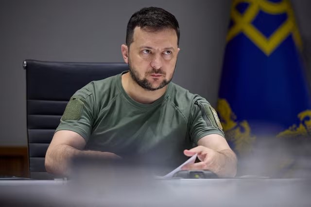 prm_ua's tweet image. ⚡️Зеленський підписав законопроєкт, який обмежує повноваження НАБУ та САП, підпорядковуючи їх Офісу генпрокурора.
📷Reuters