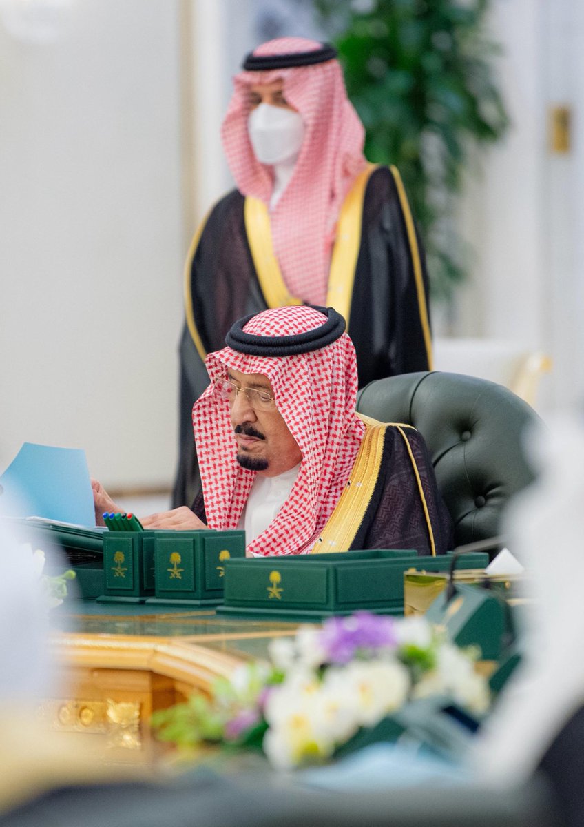 تخضع له الأعين وتسمو له النظرات
ومن شوفته تزهى القلوب وتنشرح