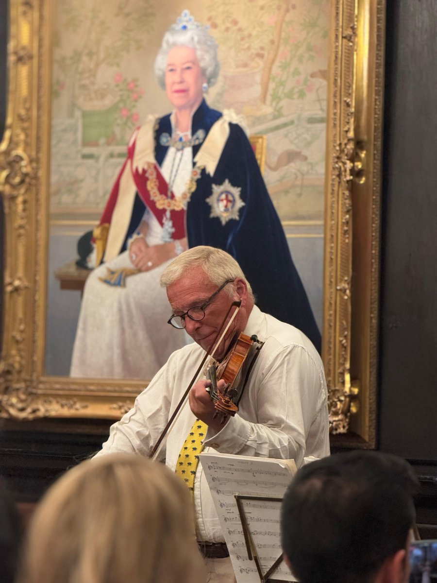 KingsNeuro's tweet image. At the #Kings30 dinner we honoured the man behind this celebration, none other then Mr Richard Gullan - "great grandson" of Harvey Cushing and one of the original 6 neurosurgeons at @KingsNeuro