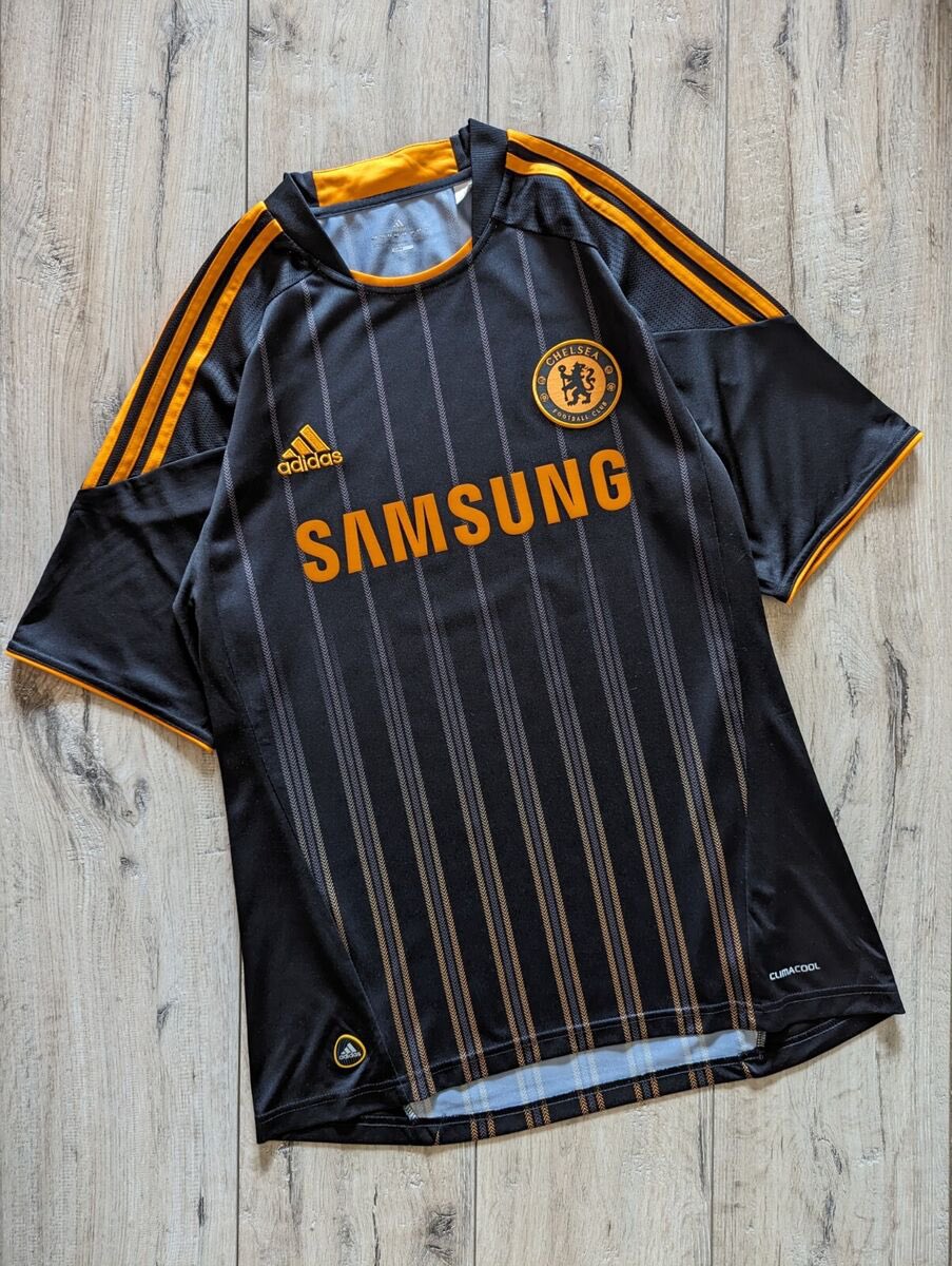 UberChelseaFC_'s tweet image. Who is the FIRST Chelsea player you think of when you see this kit?