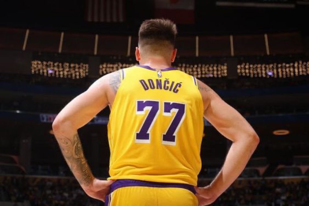 Fullcourtpass's tweet image. All the signs are showing Luka Doncic will sign an extension with the Lakers, per @ramonashelburne