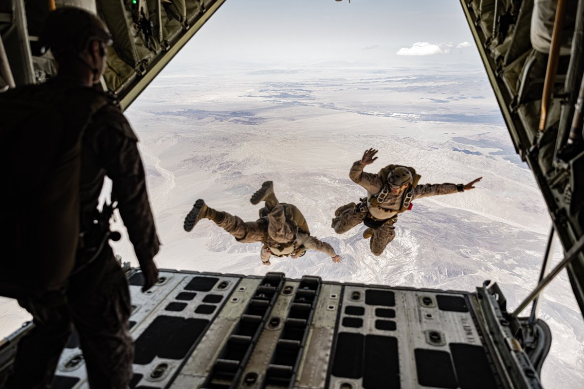 2d Marine Division (@2dmardiv) on Twitter photo #Marines with 2d #Recon conduct freefall and airborne training during Service Level Training Exercise 4-25. SLTE 4-25 is designed to be a challenging, realistic training environment that produces combat-ready forces. #Marines with 2d #Recon conduct freefall and airborne training during Service Level Training Exercise 4-25. SLTE 4-25 is designed to be a challenging, realistic training environment that produces combat-ready forces.