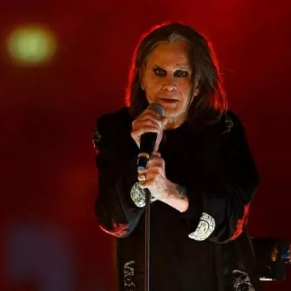 AdrianoSiro's tweet image. Ozzy Osbourne, no...