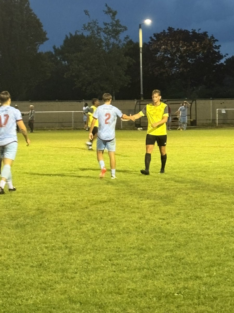 EastThurrockCFC's tweet image. FULL-TIME!
The game ends in a 1-1 draw after quite a dominant first half.
Thank you to all the travelling supporters 🖤💛
#COYR #ETCFC