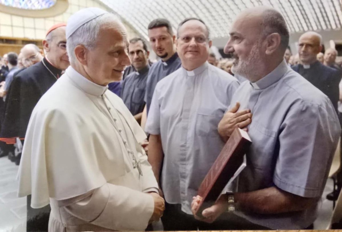 Iraqi Monsignor Baho recently presented a freshly printed Aramaic Bible to <a href="/Pontifex/">Pope Leo XIV</a>. We have already distributed 12,200 Western Aramaic, Chaldean, and Assyrian Bibles to Christian families across Iraq, helping to preserve their ancient language. theshaifund.org/stories/iraqi-…