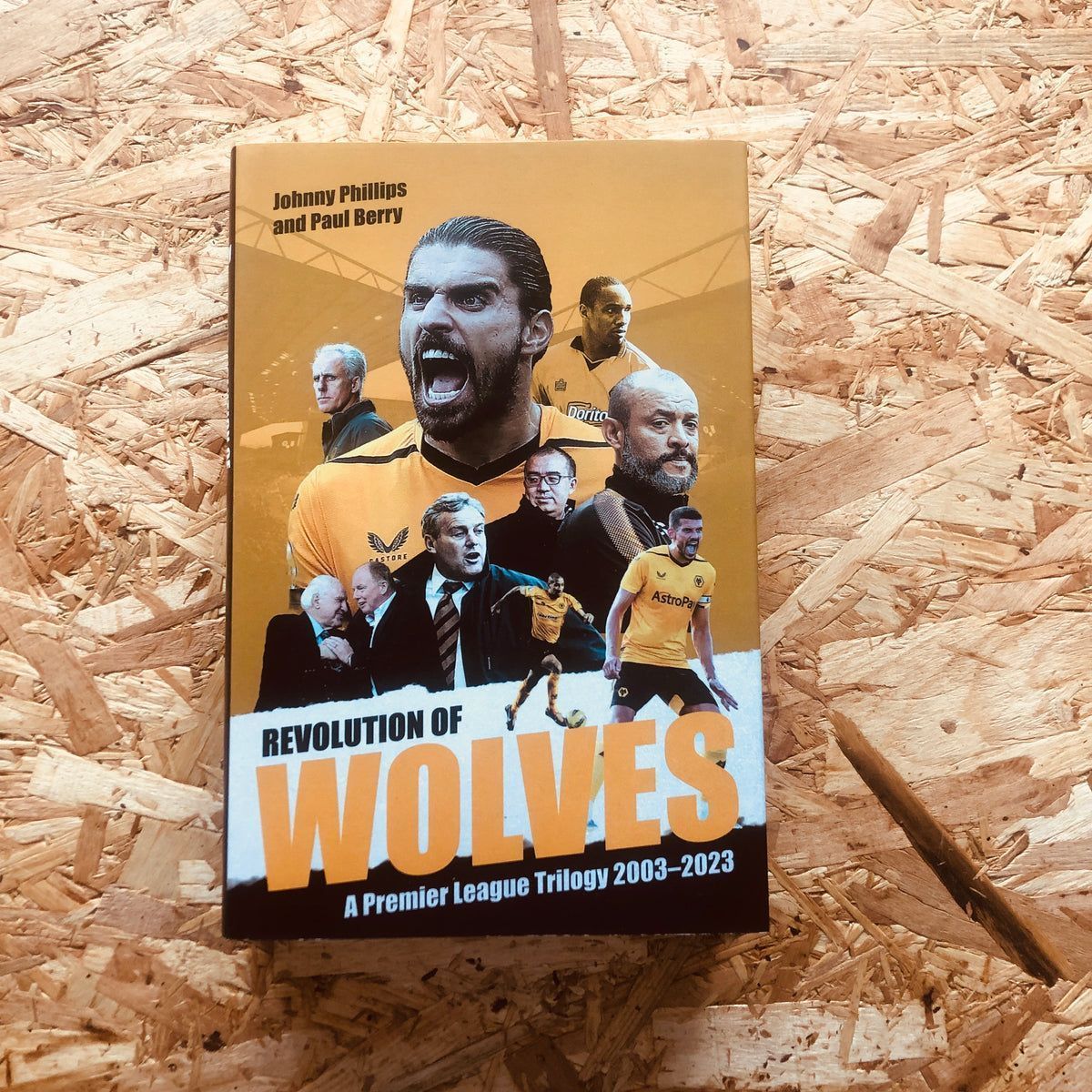 StanchionBooks's tweet image. πππππππ | REVOLUTION OF WOLVES by @SkyJohnnyP @paulberry2303
Charts the dramatic progress of Wolverhampton Wanderers both on and off the pitch over the last 20 years, starting with the club's first promotion to the Premier League.
π stanchionbooks.com/products/revolβ¦