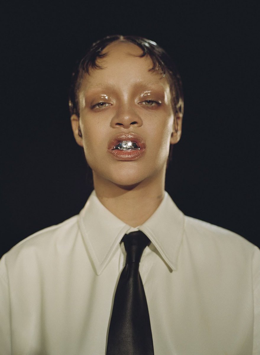PopFusionHQ's tweet image. Rihanna remains the only woman in history to LOSE over $400M in net worth in a span of a few months.