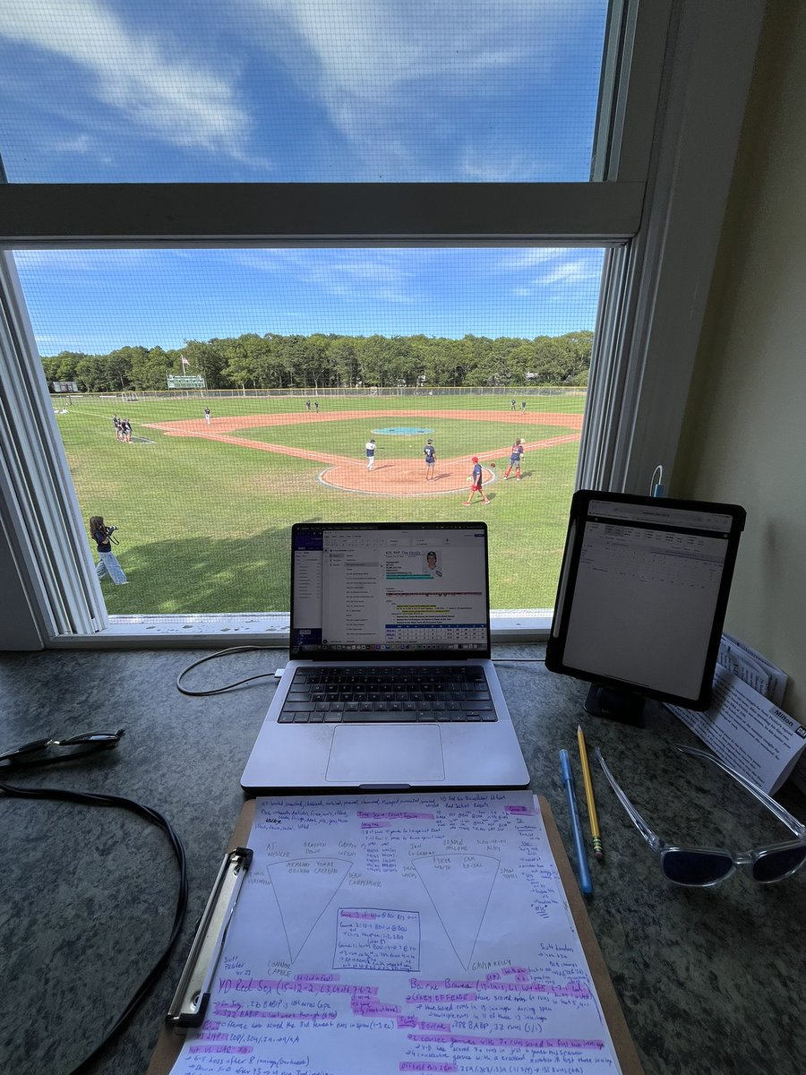 AdamCBeck18's tweet image. It’s a battle between a pair of second place teams as the @YD_RedSox (15-12-2) look to bounce back against the @BourneBraves (13-14-1).
@lnyc194 has the pregame show at 4:30, before @BurgessLuke03, @adub_sports and I hop on Cape League TV at 4:45!
📺: capeleaguetv.com