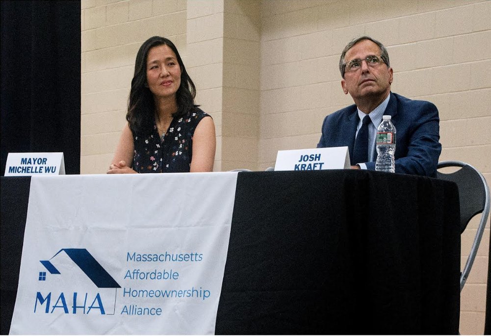 DotNews's tweet image. Mayoral candidates Wu and Kraft grapple on housing policy at Mass Affordable Housing Alliance forum that drew hundreds to Reggie Lewis Center dotnews.com/2025/mayoral-c…