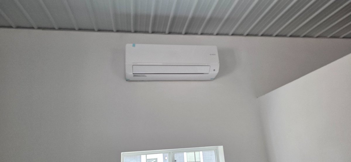 MacAttackHvac's tweet photo. Bosch unit only because @PioneerHVAC wasn't available due to the @EPA and their choice to force us to move to another refrigerant. 

I can't say who wins but I can say who loses. We The People lose https://t.co/nW6pPmY0D3