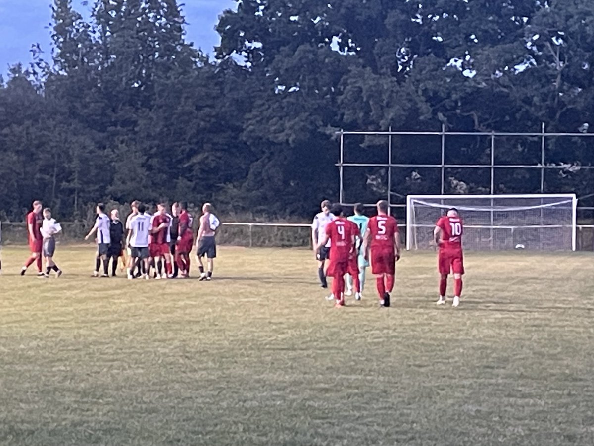 bornatotter's tweet image. Finishes two one here to @Bexhill_United. Fair play to @AfcUckfieldTown who had a fair old go at it second half.