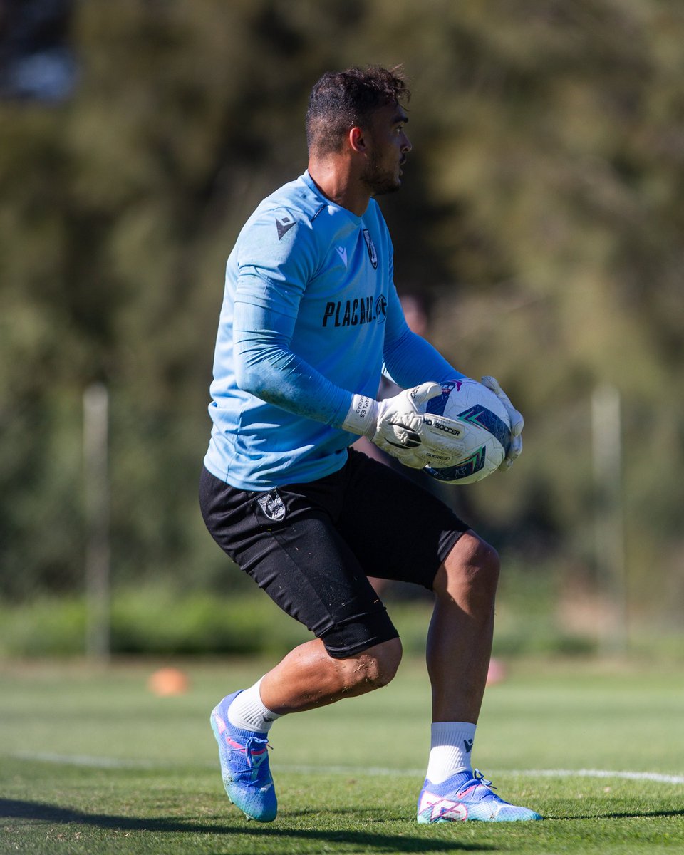 VitoriaSC1922's tweet photo. 🫡 Último treino antes do jogo de preparação com o Portimonense 🎯

#UnidosPeloVitória https://t.co/Nnc5AWdjux
