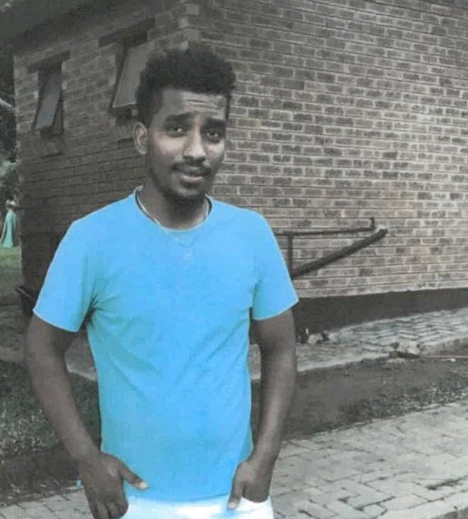 CliffShiko's tweet image. WANTED: Limpopo police are looking for this man "Adino" for the rape of a girl (12) in Ga-Mampa, Burgersfort.
The girl went to the spaza, to ask for unused plastic bags to make a ball. However, she was allegedly raped by the shopkeeper. Police say suspect is a foreign national.