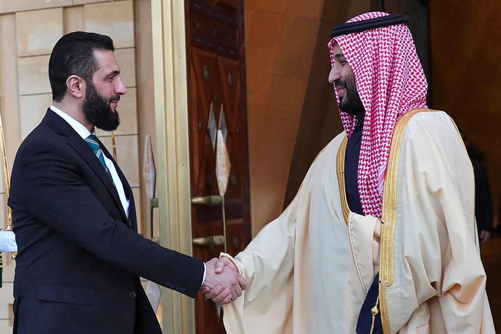 restitutorII's tweet image. 🇸🇾🇸🇦
Syrie: L’Arabie saoudite et la Syrie signeront un accord commercial de 4 milliards $. Isolée depuis le début de la guerre civile en 2011, la Syrie, dont l’économie s’est contractée de 60% selon la Banque mondiale (2023) et en manque de liquidités, pourrait voir dans cet…