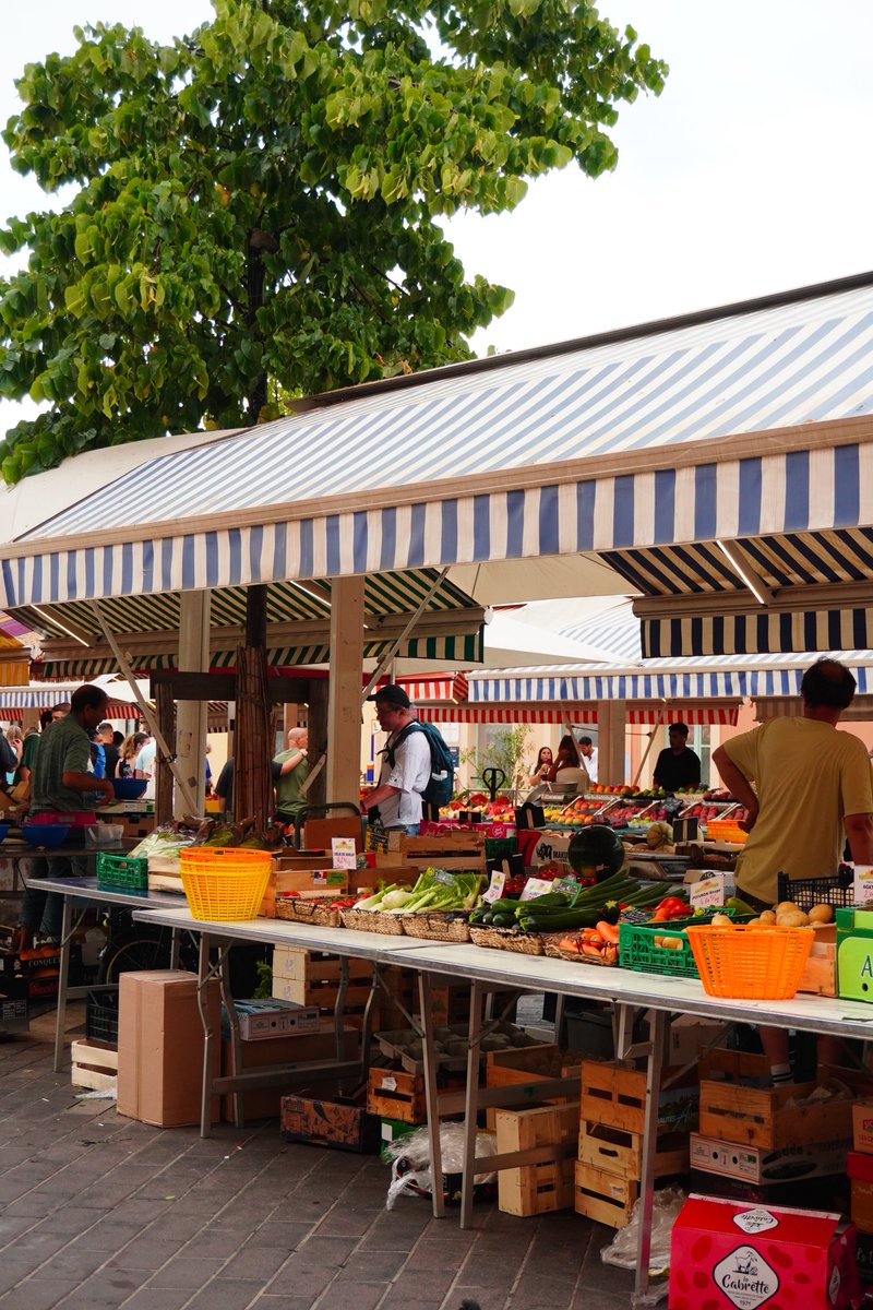 ouestnora's tweet image. Cours Saleya, Nice 💐🥭🧡