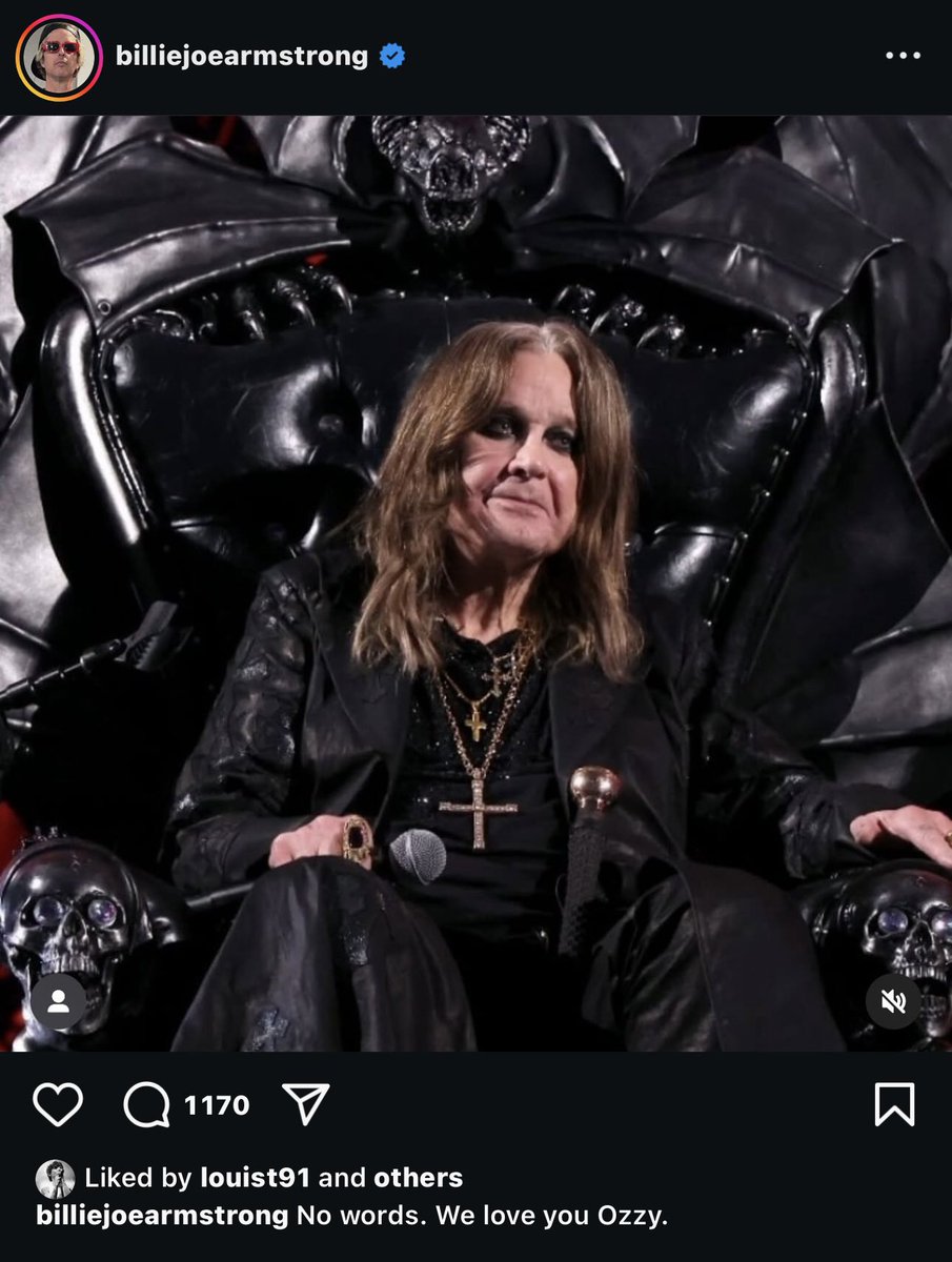 UpdateHLD's tweet image. 📲 | Louis liked Green Day's Billie Joe Armstrong’s recent Instagram post paying tribute to Black Sabbath’s late Ozzy Osbourne.