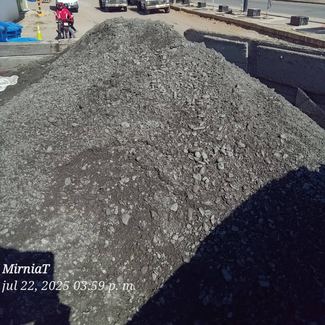 MirniaT's tweet image. Dios es perfecto, c贸mo lo hice ahorrando cuando cobraba y me retras茅 porq he tenido q comprar comida para los animalitos cuando no consigo ayudas. Sigo buscando qui茅n me ayude con materiales y nada 馃檹