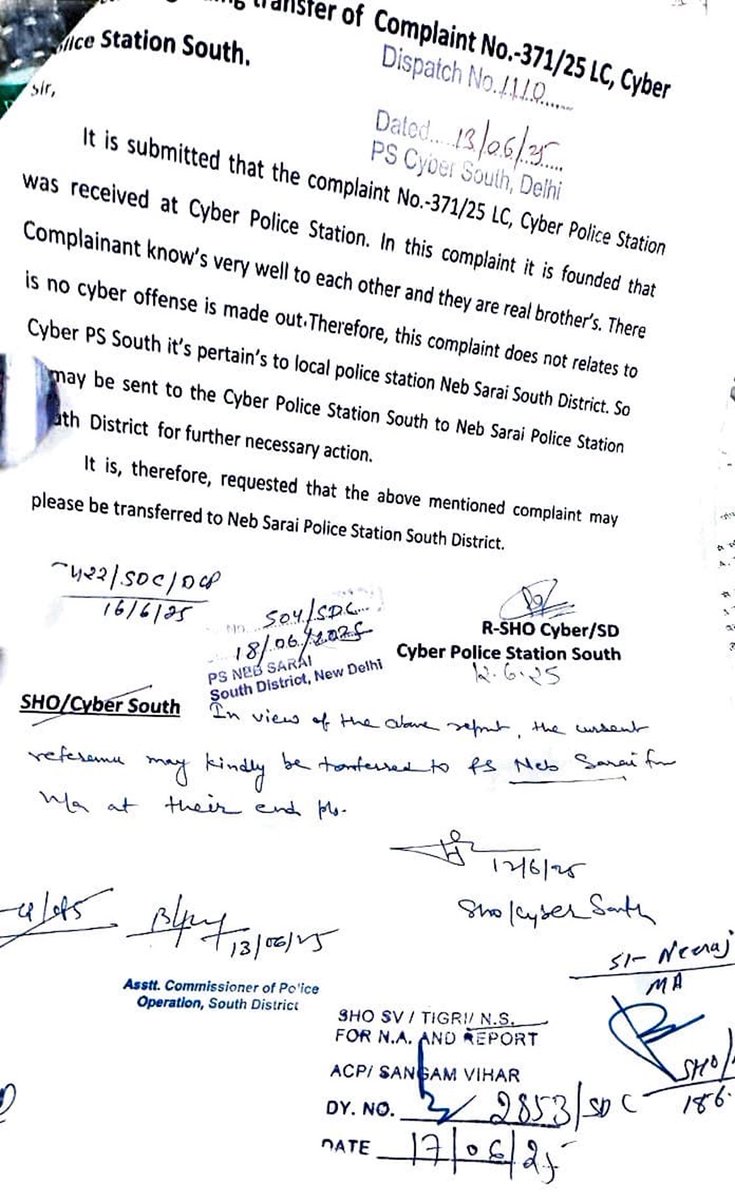 SUBODH JAIN (@presssubodhjain) on Twitter photo यदि कोई आदमी किसी बड़े पुलिस अफ़सर की काली कमाई कारोबार में लगा ले, तो क्या पुलिस उसकी जेब में पड़ी रहेगी?
सवाल का उत्तर नहीं तलाश पा रहे हैं तो यह क़िस्सा समझिए।
एक व्यक्ति की तथाकथित व्हाट्सएप चैट के लिए <a href="/DCPSouthDelhi/">DCP South Delhi</a> ने 16 लोगों पर मुक़दमा दर्ज करा दिया!
जाँबाज़ी की बात यह यदि कोई आदमी किसी बड़े पुलिस अफ़सर की काली कमाई कारोबार में लगा ले, तो क्या पुलिस उसकी जेब में पड़ी रहेगी?
सवाल का उत्तर नहीं तलाश पा रहे हैं तो यह क़िस्सा समझिए।
एक व्यक्ति की तथाकथित व्हाट्सएप चैट के लिए <a href="/DCPSouthDelhi/">DCP South Delhi</a> ने 16 लोगों पर मुक़दमा दर्ज करा दिया!
जाँबाज़ी की बात यह