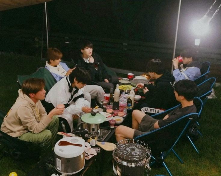 Bangtan_M134340's tweet image. ای پسرا چقد تو با همه اینجوری بودی همه با تو اونجوری بودن
BTS IS BIGGER THAN KPOP
BTS PAVED THE WAY
BTS FATHER OF KPOP