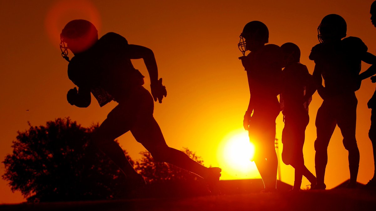 DMNGregRiddle's tweet image. A Cypress Springs football player was fighting for his life after suffering heat stroke. It's a reminder of the dangers of the Texas heat with practices about to start.
But UIL has made great strides with its heat guidelines.
Read: dallasnews.com/high-school-sp…
#txhsfb @SportsDayHS