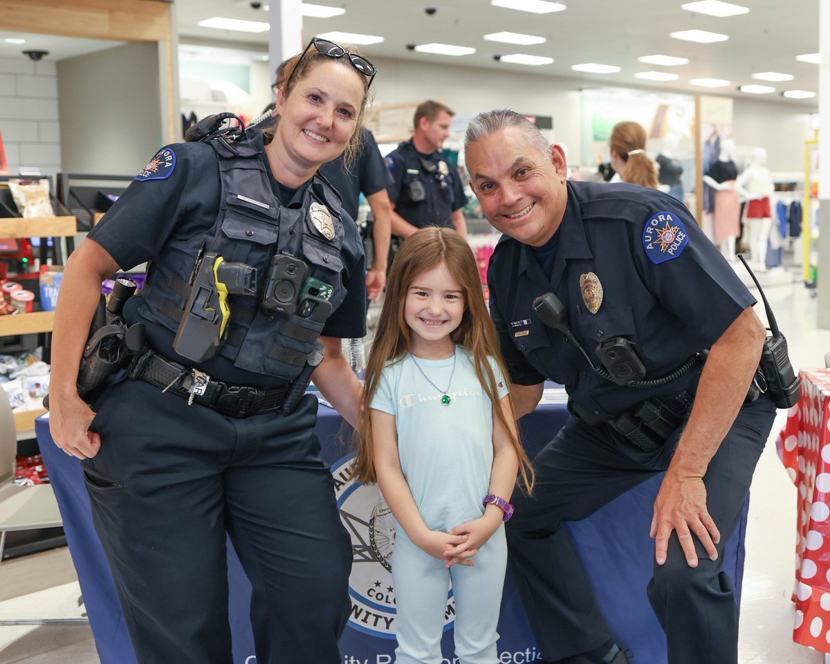AuroraPD's tweet image. This morning APD officers were proud to connect with community members during our Coffee with a Cop event! ☕🍩
Attendees had the opportunity to meet officers from our District 3 PAR Unit and the Community Relations Section to ask questions and learn more about the important…