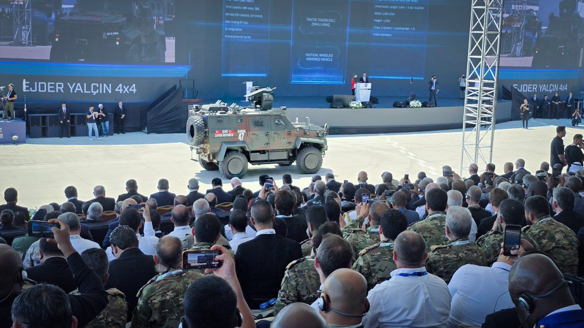 Qasemqt's tweet image. وفد من وزارة الدفاع يشارك في معرض "IDEF 2025" للصناعات الدفاعية في تركيا بمشاركة 120 دولة وأكثر من 400 شركة صناعات دفاعية من 44 دولة مختلفة.