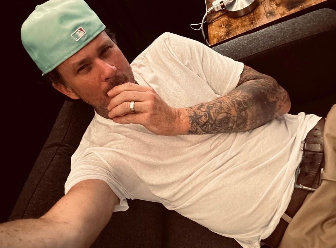 weedfuneral's tweet image. finally cleared out the entire fridge and cleaned it ✅ now imma get high and fuck around the rest of the day i feel like this