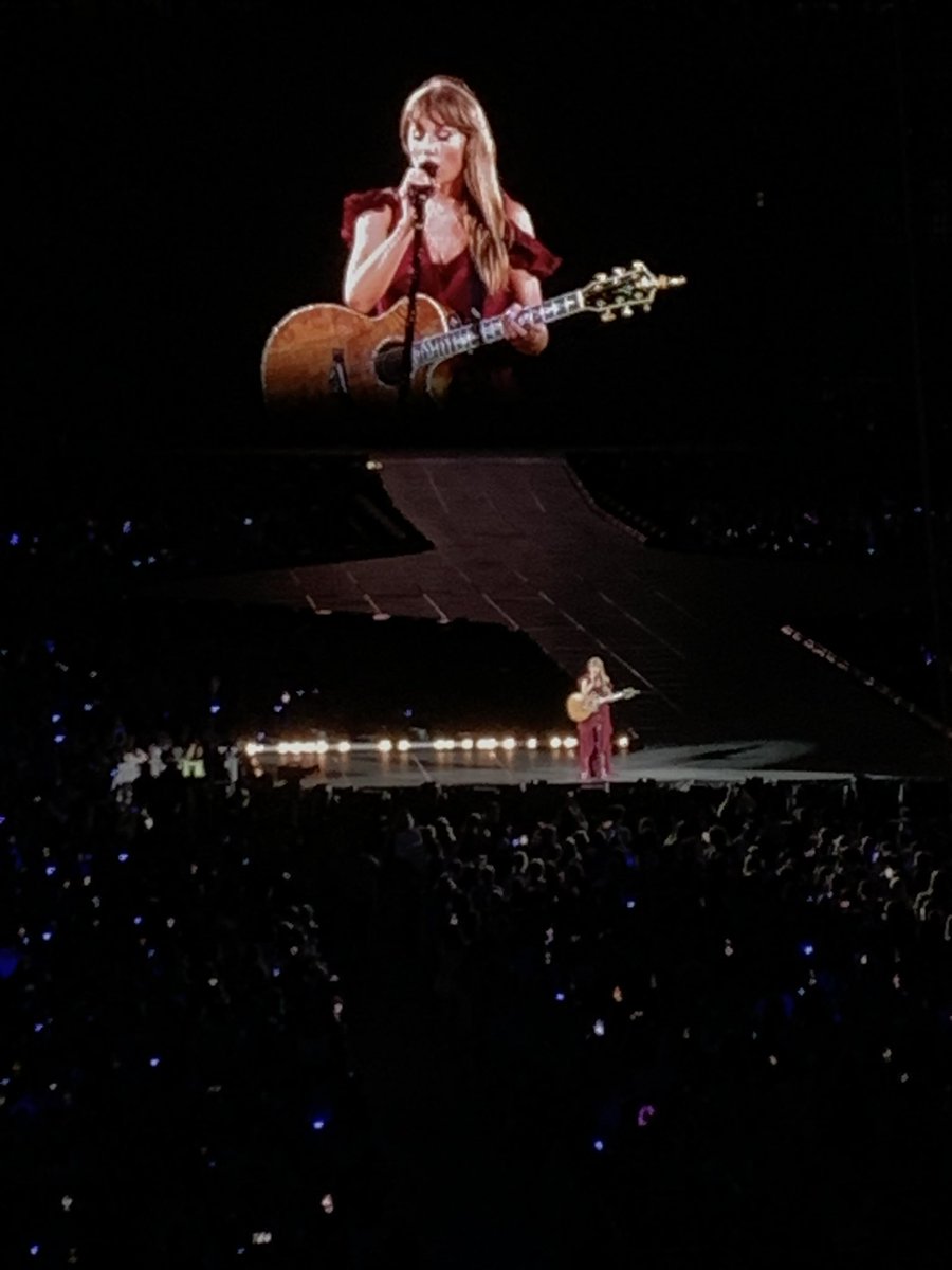 vallovestswift's tweet image. Happy 2 years since Seattle night 1! This will always be my favorite day! 🫶🏼

@taylornation13 @taylorswift13