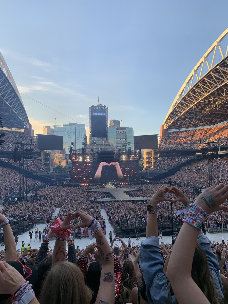 vallovestswift's tweet image. Happy 2 years since Seattle night 1! This will always be my favorite day! 🫶🏼

@taylornation13 @taylorswift13