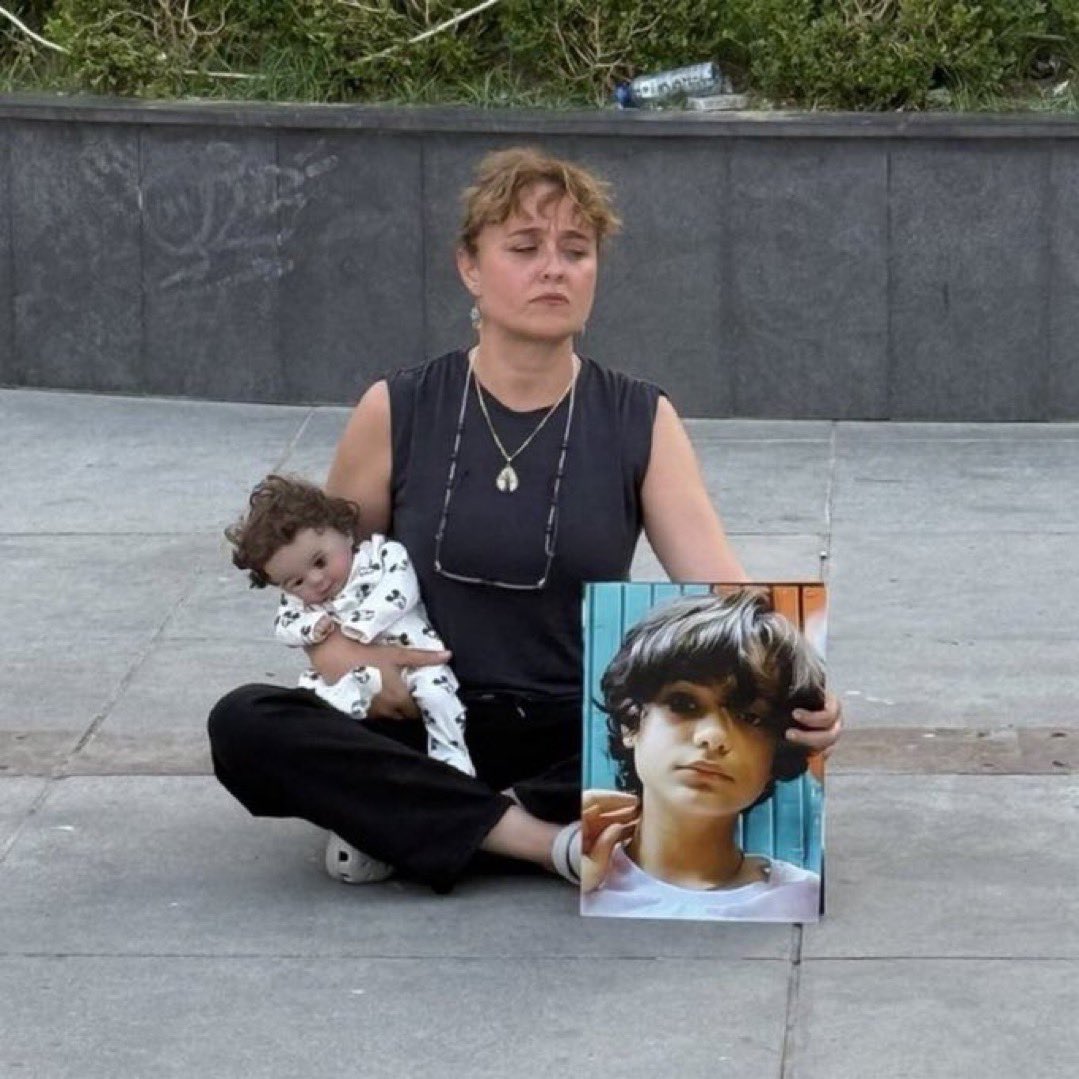 Lütfen bir annenin sesine kulak verin.

 #MattiaAhmetMinguzzi