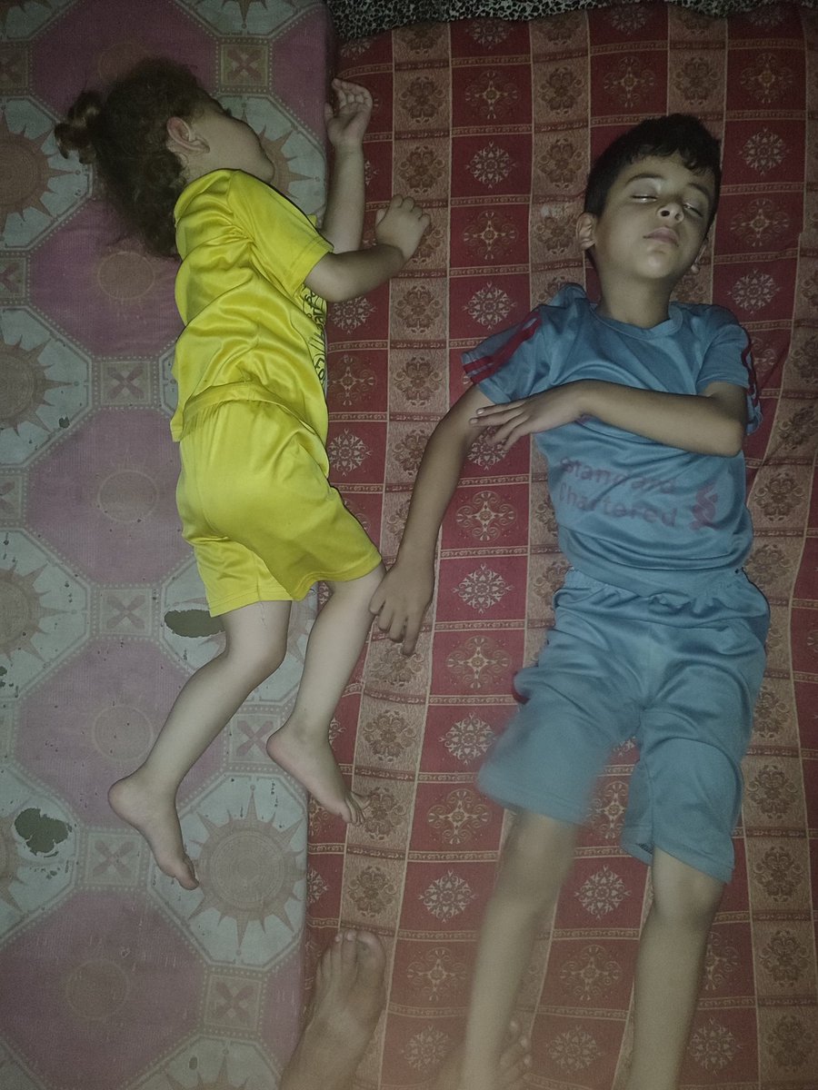 Layat1999's tweet image. I left my house hours ago, helpless and devastated...
Not because I don't love my children, but because I could no longer bear to see their tears as they cried with hunger.
I lied to them... I said I was going to get them food, just to stop them from crying.
I left and never…