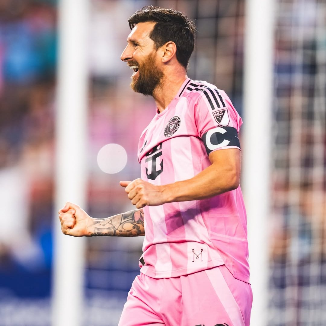 SofascoreBR's tweet image. Lionel Messi entre todos os jogadores da MLS 2025:
1º em Nota Sofascore (8.41)
1º em gols (18)
1º em participações em gols (25)
2º em dribles certos (62)
2º em finalizações (91)
3º em grandes chances criadas (15)
E apenas o 156º em minutos em campo! 🇦🇷🐐
