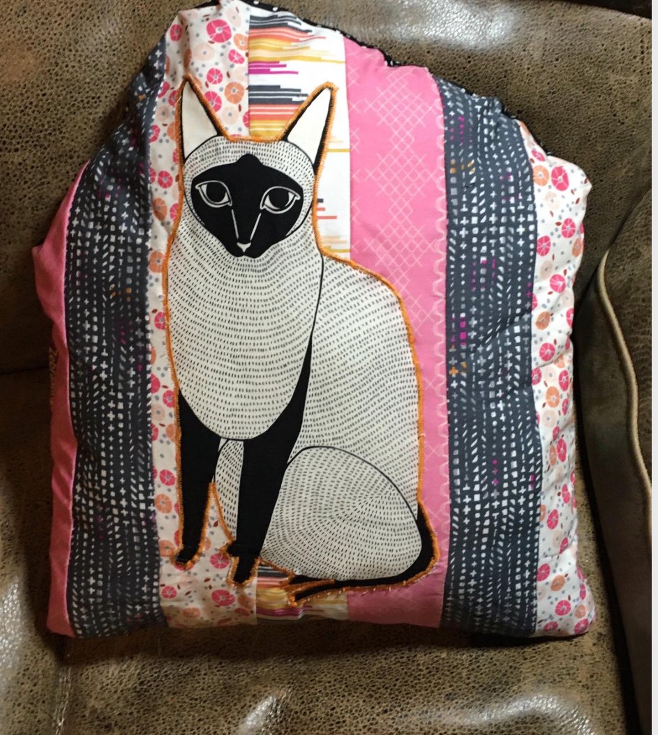 ZebraMingo's tweet image. A cat, a book.. unique, handmade reading cushion with a pocket for your book/E-reader and glasses zebramingo.etsy.com/listing/182360… #readingday  #readingromance #readingisfun #cats