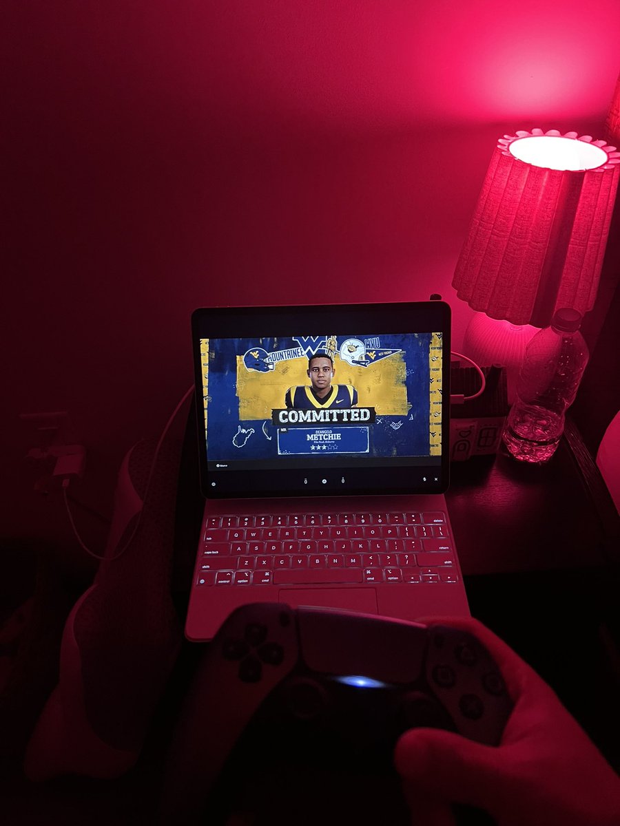 aaroncabrera_'s tweet image. Remote play really isn’t that bad if you’re just trying to get through recruiting lol