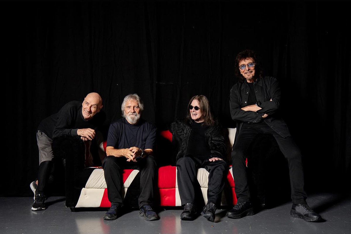 tonyiommi's tweet image. I just can’t believe it! My dear dear friend Ozzy has passed away only weeks after our show at Villa Park.
It’s just such heartbreaking news that I can’t really find the words, there won’t ever be another like him. Geezer, Bill and myself have lost our brother.
My thoughts go…