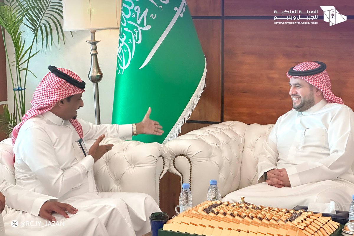 RCJY_Jazan's tweet photo. استقبل الرئيس التنفيذي 
د. حسين بن يحيى الفاضلي الرئيس التنفيذي لشركة جازان للتنمية والاستثمار أ. محمد بن عبدالله الرشيد، حيث جرى استعراض أوجه التعاون وبحث سبل الاستفادة من المزايا التنافسية وفرص الاستثمار في المدينة.

#صناعة_وحياة https://t.co/zPIfyIARW5