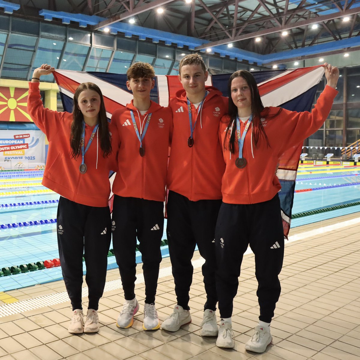 TeamGB's tweet image. A clean sweep of medals! 🥇 🥈🥉
A crazy night of medals continues for Team GB as Darcey smith, Patryk Przyczyna and the mixed 4x100m relay team brought home gold, silver and bronze 🏊♀️
These results bring Team GB’s tally at Skopje 2025 to seven medals in just two days!
#eyof…