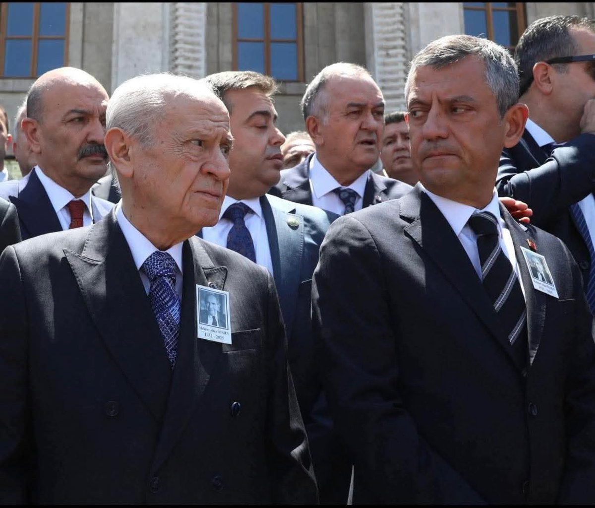 Bir an elinin tersi ile ha şaplattı ha şaplatacak sandım…!😁