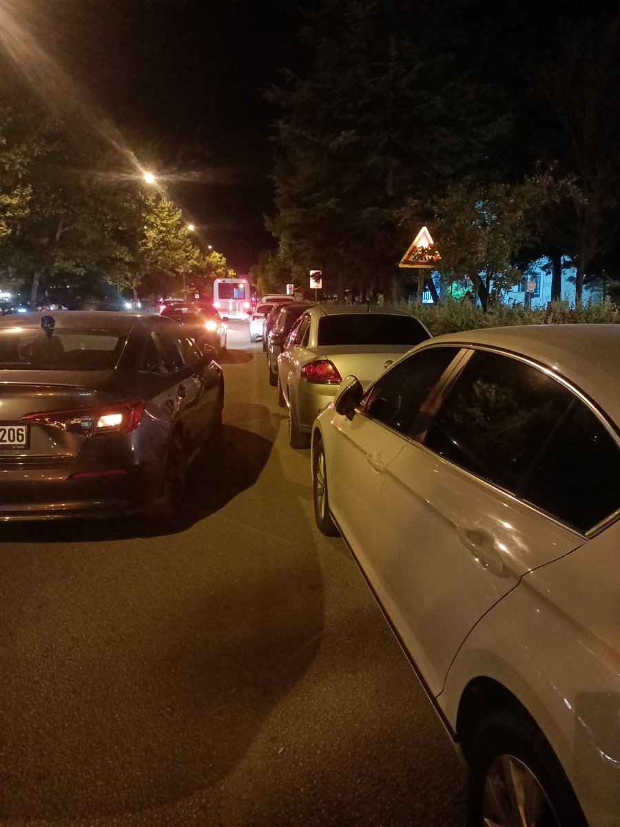 Dörtlü anlamı nedir?
Ben mal gibi istediğim yere bırakır s.ttirolur giderim demek mi?

Dörtlü yakan öyle yapıyor çünkü